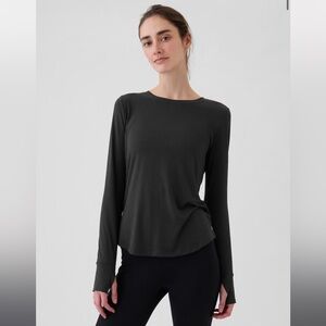 NWT Gapfit Breathe Long Sleeve Tshirt in Black